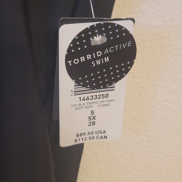 Torrid Swim NWT Wireless Swimsuit Size 5 5X 28 One Piece Black Tropic Zip Front - Picture 9 of 12